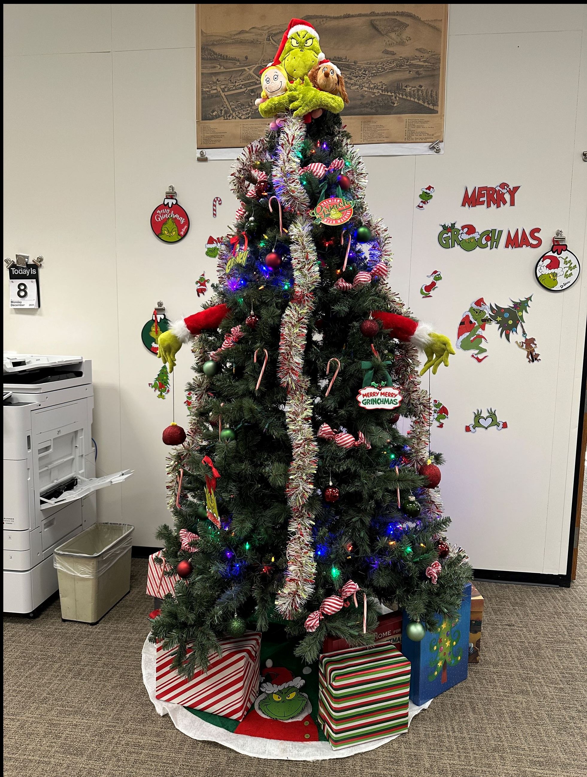 Christmas Tree with Grinch ornaments